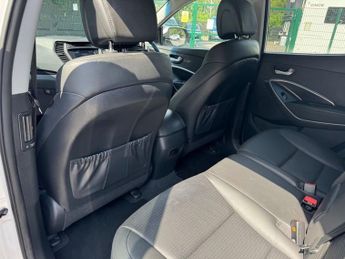 HYUNDAI SANTA FE 2.2 CRDi Premium SUV 5dr Diesel Auto 4WD Euro 5 (5 seat) (194 bh