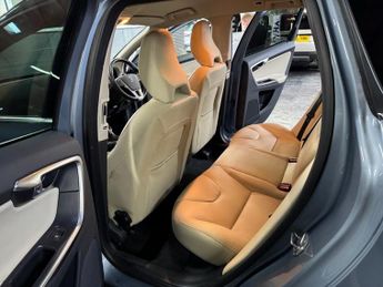 VOLVO XC60 2.4 D4 SE Lux Nav SUV 5dr Diesel Auto AWD Euro 6 (s/s) (190 ps) 