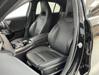 MERCEDES-BENZ A-CLASS 2.0 A35 AMG (Premium Plus) Hatchback 5dr Petrol SpdS DCT 4MATIC 
