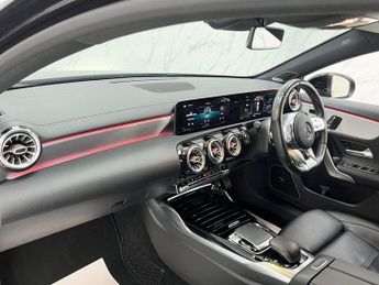 MERCEDES-BENZ A-CLASS 2.0 A35 AMG (Premium Plus) Hatchback 5dr Petrol SpdS DCT 4MATIC 