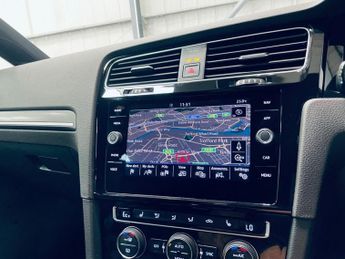 VOLKSWAGEN GOLF 1.4 TSI 8.7kWh GTE Advance Hatchback 5dr Petrol Plug-in Hybrid D