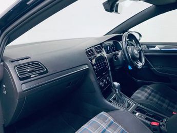 VOLKSWAGEN GOLF 1.4 TSI 8.7kWh GTE Advance Hatchback 5dr Petrol Plug-in Hybrid D