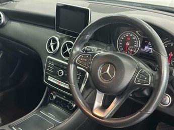 MERCEDES-BENZ A-CLASS 1.6 A180 SE Hatchback 5dr Petrol 7G-DCT Euro 6 (s/s) (122 ps)