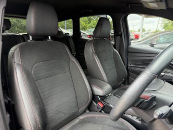 FORD KUGA 2.0 TDCi ST-Line SUV 5dr Diesel Powershift Euro 6 (120 ps)