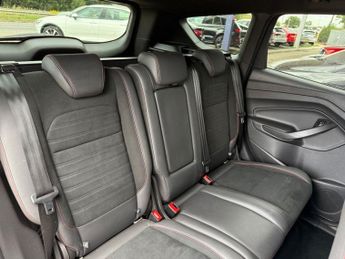 FORD KUGA 2.0 TDCi ST-Line SUV 5dr Diesel Powershift Euro 6 (120 ps)