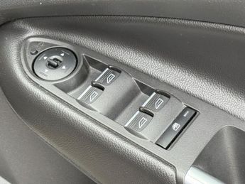 FORD KUGA 2.0 TDCi ST-Line SUV 5dr Diesel Powershift Euro 6 (120 ps)