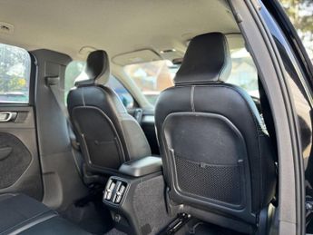 VOLVO XC40 2.0 D3 Momentum SUV 5dr Diesel Auto AWD Euro 6 (s/s) (150 ps)