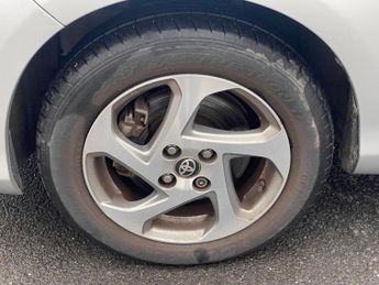 TOYOTA YARIS 1.5 VVT-h Icon Hatchback 5dr Petrol Hybrid E-CVT Euro 6 (Safety 