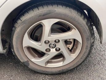 TOYOTA YARIS 1.5 VVT-h Icon Hatchback 5dr Petrol Hybrid E-CVT Euro 6 (Safety 