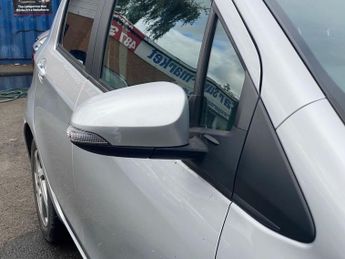 TOYOTA YARIS 1.5 VVT-h Icon Hatchback 5dr Petrol Hybrid E-CVT Euro 6 (Safety 
