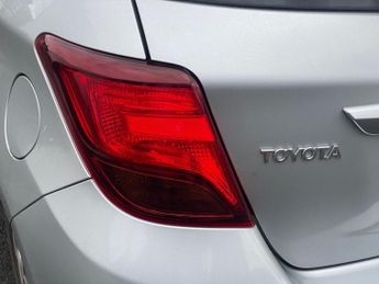 TOYOTA YARIS 1.5 VVT-h Icon Hatchback 5dr Petrol Hybrid E-CVT Euro 6 (Safety 