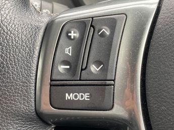 TOYOTA YARIS 1.5 VVT-h Icon Hatchback 5dr Petrol Hybrid E-CVT Euro 6 (Safety 