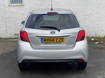 TOYOTA YARIS 1.5 VVT-h Icon Hatchback 5dr Petrol Hybrid E-CVT Euro 6 (Safety 