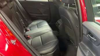 JAGUAR XE 2.0 GTDi Portfolio Saloon 4dr Petrol Auto Euro 6 (s/s) (240 ps)