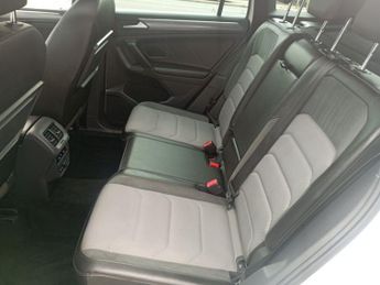 VOLKSWAGEN TIGUAN 2.0 TDI R-Line SUV 5dr Diesel DSG 4Motion Euro 6 (s/s) (150 ps)