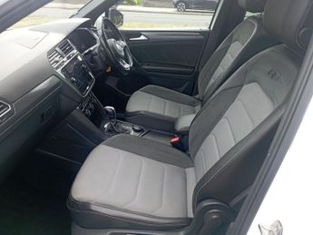 VOLKSWAGEN TIGUAN 2.0 TDI R-Line SUV 5dr Diesel DSG 4Motion Euro 6 (s/s) (150 ps)