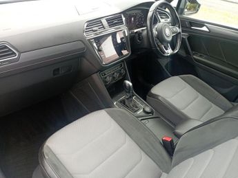 VOLKSWAGEN TIGUAN 2.0 TDI R-Line SUV 5dr Diesel DSG 4Motion Euro 6 (s/s) (150 ps)