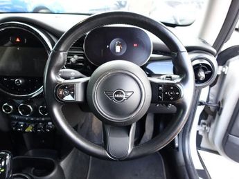 MINI Electric Hatch Cooper SE 32.6kWh Level 1 Hatchback 3dr Electric Auto (184 ps)