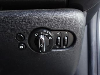 MINI Electric Hatch Cooper SE 32.6kWh Level 1 Hatchback 3dr Electric Auto (184 ps)