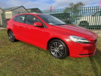 Volvo V40 2.0 T2 Momentum Hatchback ONE OWNER 9 SERVICES ULEZ/COMPLINAT 