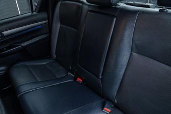 TOYOTA HI-LUX 2.8 D-4D Invincible X Pickup Double Cab 4dr Diesel Auto 4WD Euro