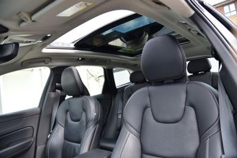 VOLVO XC60 2.0h T8 Twin Engine Recharge 11.6kWh Inscription Pro SUV 5dr Pet