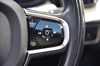 VOLVO XC60 2.0h T8 Twin Engine Recharge 11.6kWh Inscription Pro SUV 5dr Pet