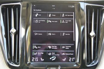 VOLVO XC60 2.0h T8 Twin Engine Recharge 11.6kWh Inscription Pro SUV 5dr Pet