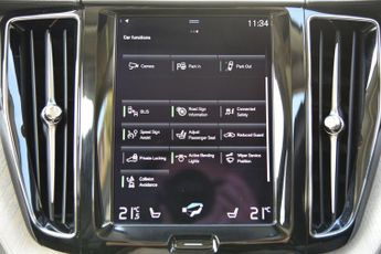 VOLVO XC60 2.0h T8 Twin Engine Recharge 11.6kWh Inscription Pro SUV 5dr Pet