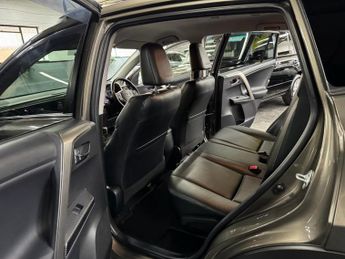 TOYOTA RAV4 2.2 D-CAT Invincible SUV 5dr Diesel Auto 4WD Euro 5 (150 ps)