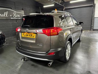 TOYOTA RAV4 2.2 D-CAT Invincible SUV 5dr Diesel Auto 4WD Euro 5 (150 ps)