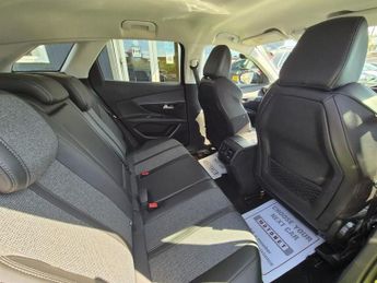 PEUGEOT 3008 1.2 PureTech Allure SUV 5dr Petrol EAT Euro 6 (s/s) (130 ps)