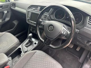 VOLKSWAGEN TIGUAN 2.0 TDI SE Navigation SUV 5dr Diesel DSG 4Motion Euro 6 (s/s) 