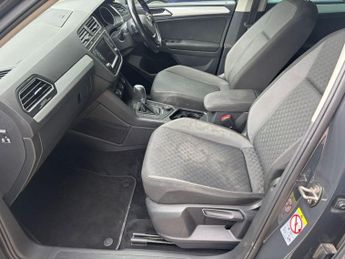 VOLKSWAGEN TIGUAN 2.0 TDI SE Navigation SUV 5dr Diesel DSG 4Motion Euro 6 (s/s)