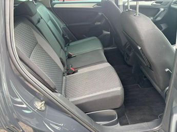 VOLKSWAGEN TIGUAN 2.0 TDI SE Navigation SUV 5dr Diesel DSG 4Motion Euro 6 (s/s) 