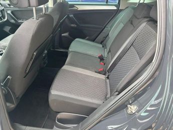 VOLKSWAGEN TIGUAN 2.0 TDI SE Navigation SUV 5dr Diesel DSG 4Motion Euro 6 (s/s) 