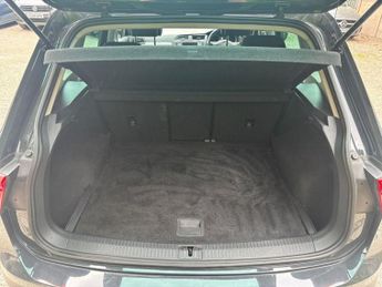 VOLKSWAGEN TIGUAN 2.0 TDI SE Navigation SUV 5dr Diesel DSG 4Motion Euro 6 (s/s) 