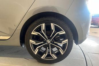 RENAULT CLIO 1.6 E-TECH Techno Hatchback 5dr Petrol Hybrid Auto Euro 6 (s/s)