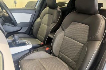 RENAULT CLIO 1.6 E-TECH Techno Hatchback 5dr Petrol Hybrid Auto Euro 6 (s/s)