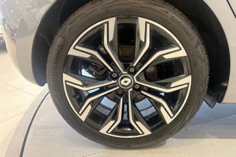 RENAULT CLIO 1.6 E-TECH Techno Hatchback 5dr Petrol Hybrid Auto Euro 6 (s/s) 