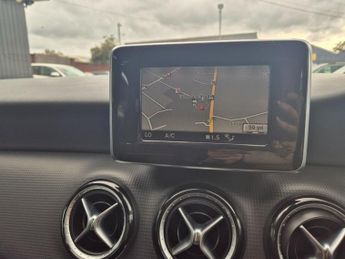 MERCEDES-BENZ A-CLASS 1.8 A180 CDI BlueEfficiency SE Hatchback 5dr Diesel 7G-DCT Euro 