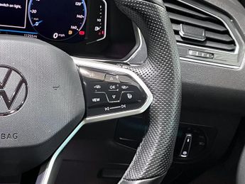 VOLKSWAGEN TIGUAN 1.5 R-LINE TSI DSG 5d 148 BHP