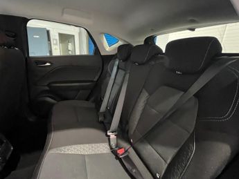 RENAULT CAPTUR 1.6 E-TECH Iconic Edition SUV 5dr Petrol Hybrid Auto Euro 6 (s/s
