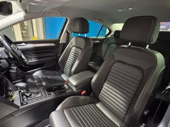 VOLKSWAGEN PASSAT 1.6 TDI SEL Saloon 4dr Diesel DSG Euro 6 (s/s) (120 ps)