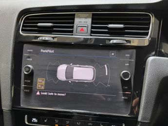 VOLKSWAGEN GOLF 1.5 TSI EVO R-Line Edition Hatchback 5dr Petrol DSG Euro 6 (s/s)