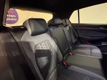 VOLKSWAGEN GOLF 1.5 eTSI MHEV R-Line Hatchback 5dr Petrol Hybrid DSG Euro 6 (s/s