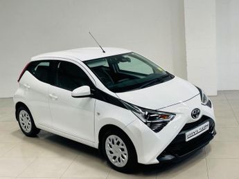 TOYOTA AYGO 1.0 VVT-i x-play Hatchback 5dr Petrol x-shift Euro 6 (Safety Sen