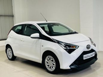 TOYOTA AYGO 1.0 VVT-i x-play Hatchback 5dr Petrol x-shift Euro 6 (Safety Sen
