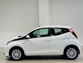 TOYOTA AYGO 1.0 VVT-i x-play Hatchback 5dr Petrol x-shift Euro 6 (Safety Sen