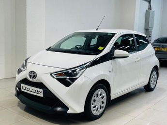 TOYOTA AYGO 1.0 VVT-i x-play Hatchback 5dr Petrol x-shift Euro 6 (Safety Sen